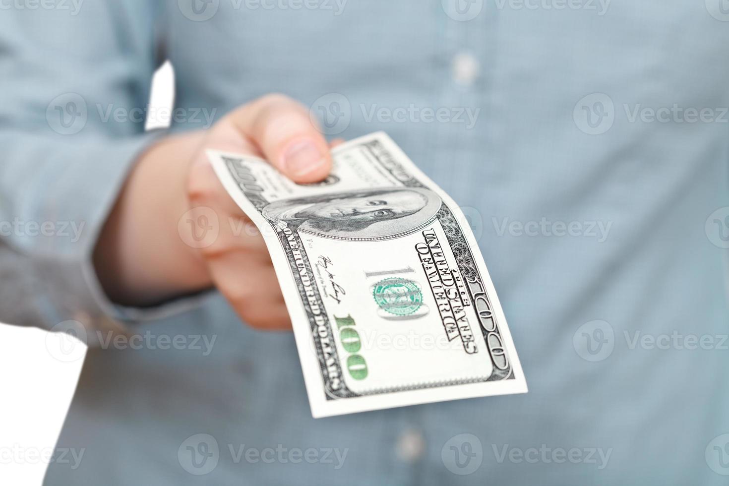 Hundert-Dollar-Banknote im Arm foto