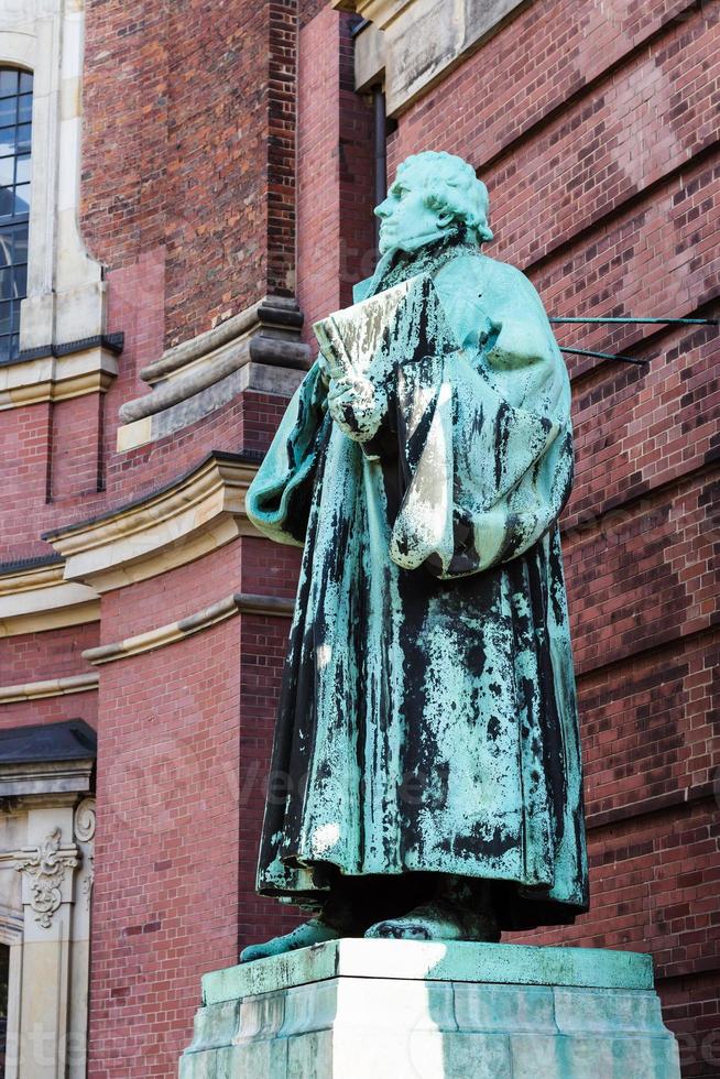 Martin-Luther-Denkmal in der Nähe der Michaelskirche foto