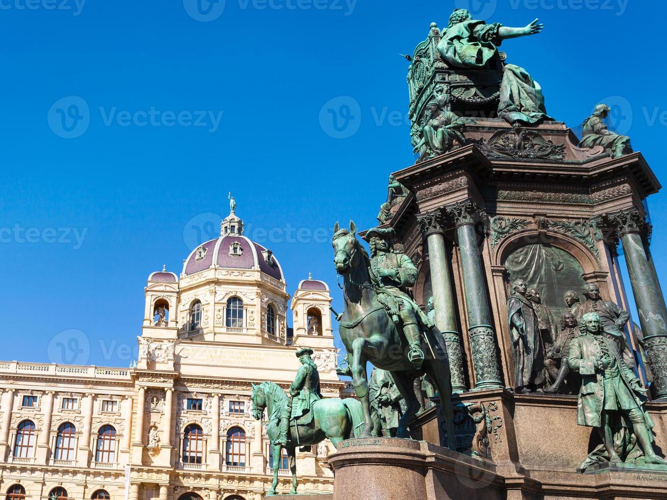 Maria-Theresien-Denkmal und Naturkundemuseum foto