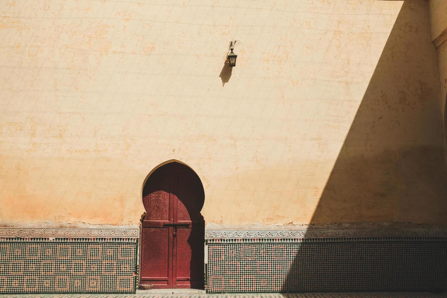Außenansicht eines marokkanischen Gebäudes foto
