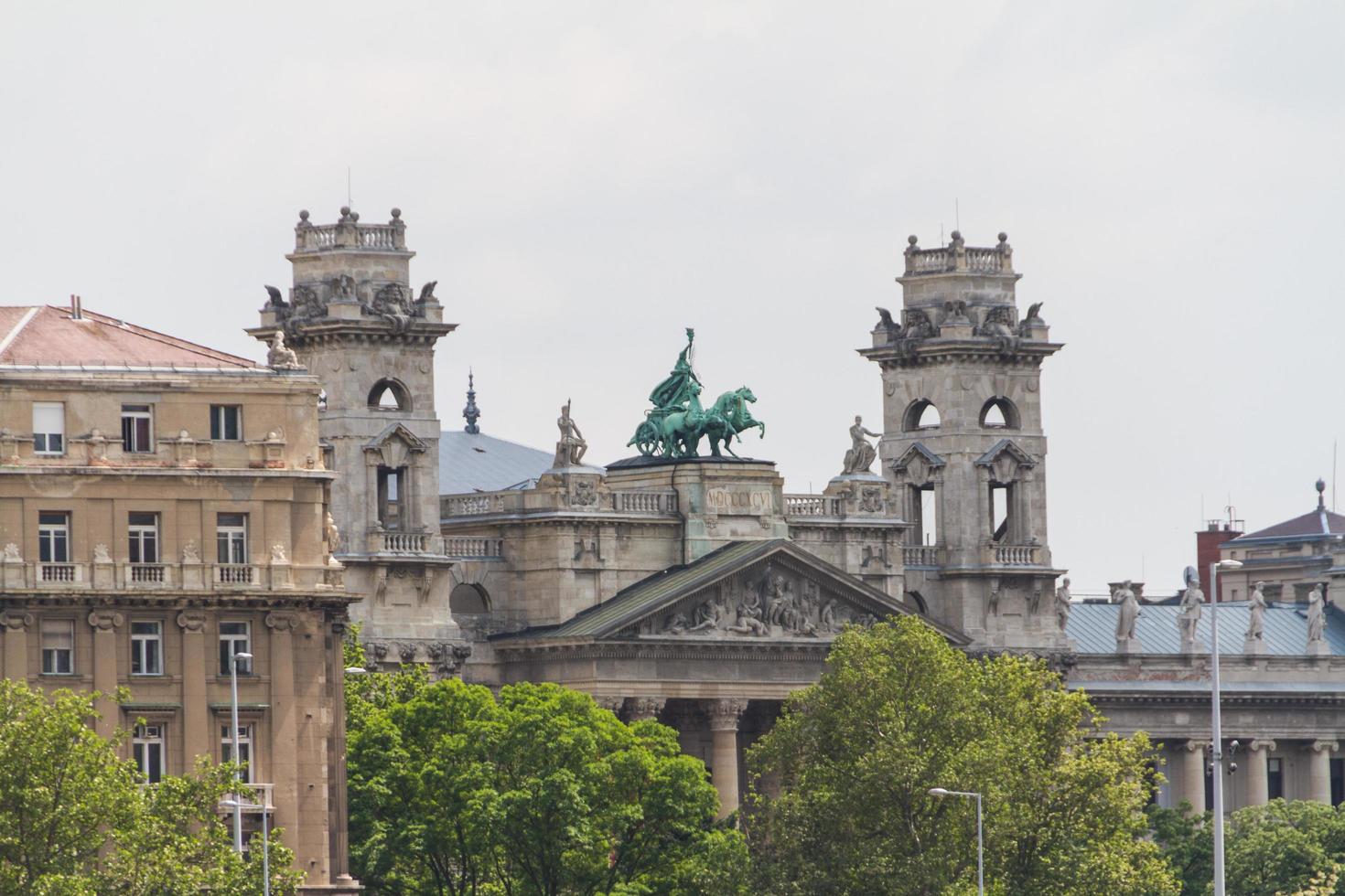 blick auf wahrzeichen in budapest foto