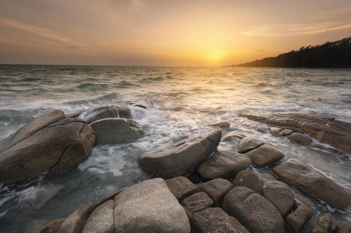 schöne Sommerseelandschaft foto