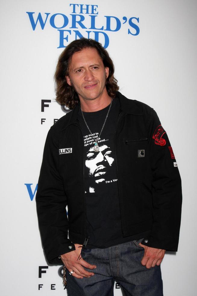 Los Angeles, 21. August - Clifton Collins, jr. bei der worlds end premiere in den arclight hollywood theatern am 21. august 2013 in los angeles, ca foto