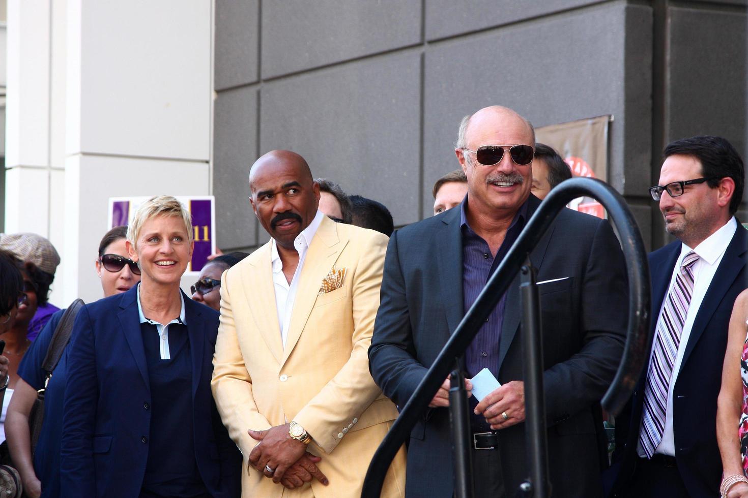 Los Angeles, 13. Mai - Ellen Degeneres, Steve Harvey, Dr. phil mcgraw bei der steve harvey hollywood walk of fame star zeremonie im w hollywood hotel am 13. mai 2013 in los angeles, ca foto