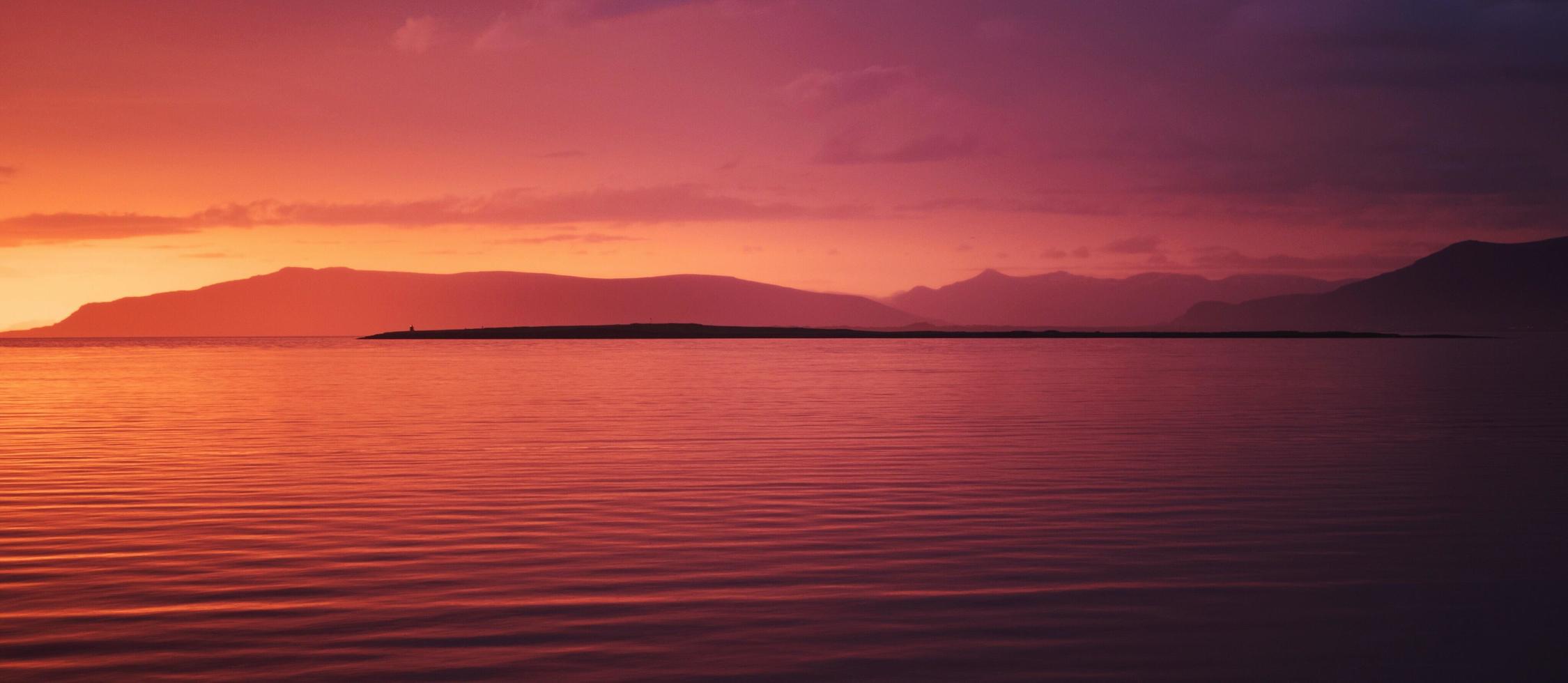 Körper der Stunde während des Sonnenuntergangs foto