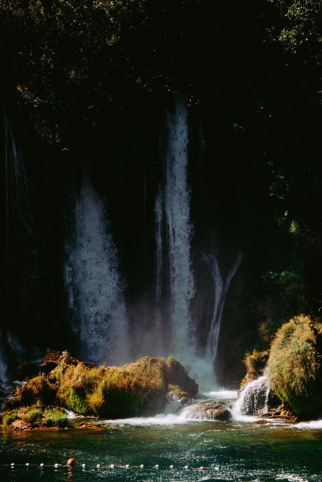 Wasserfälle tagsüber foto