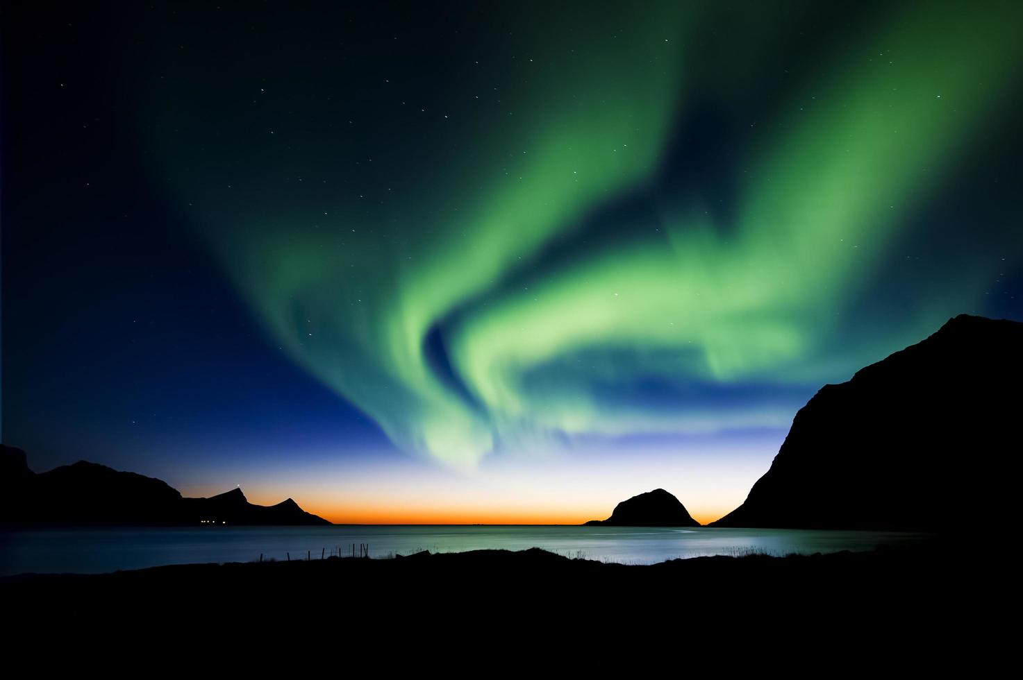 Aurora Borealis am Nachthimmel foto