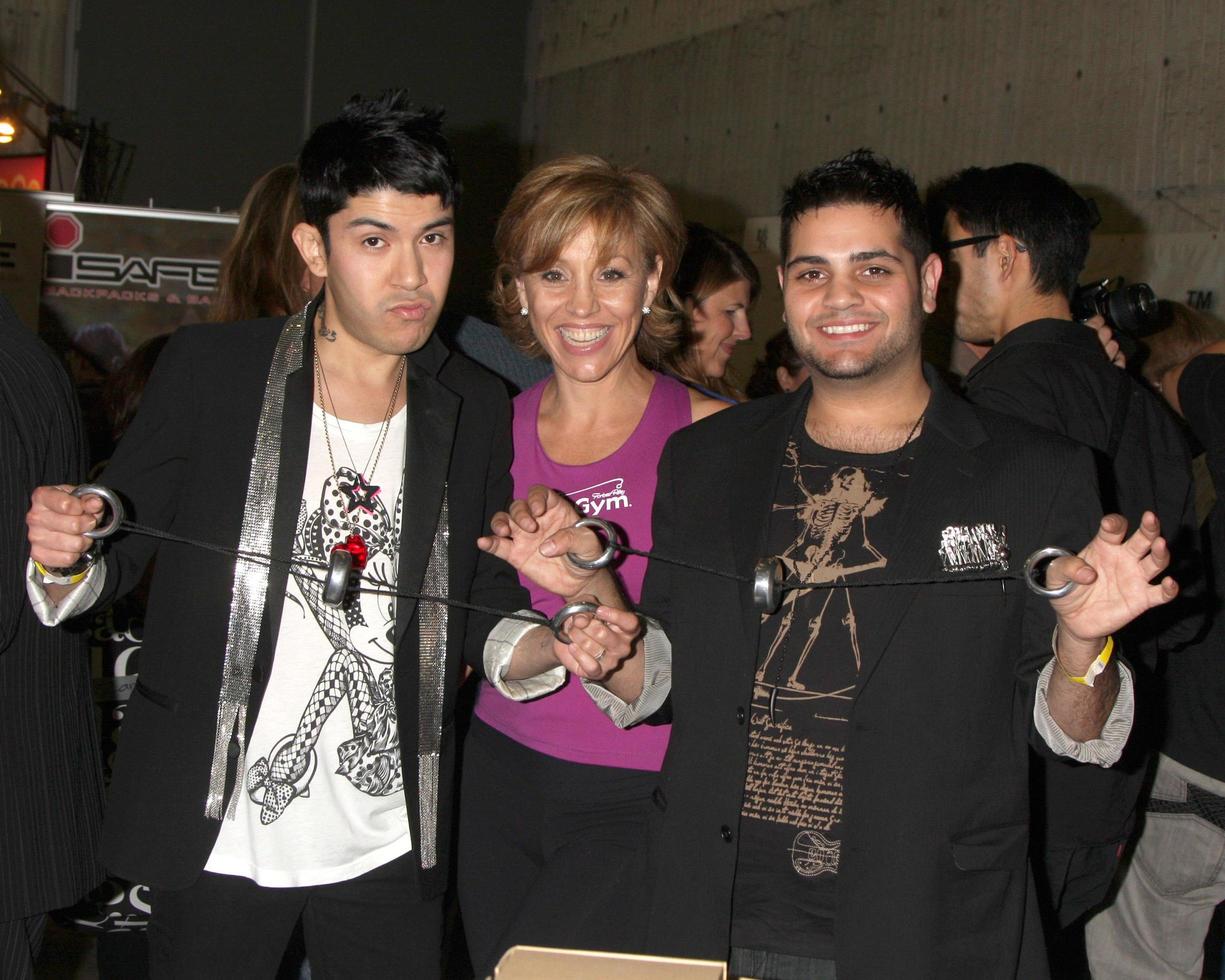 los angeles, 20. nov - mondo, forbes riley, michael cotello in der Connected s celebrity gift suite zur feier der 2010 american music awards in den ben kitay studios am 20. november 2010 in los angeles, ca foto