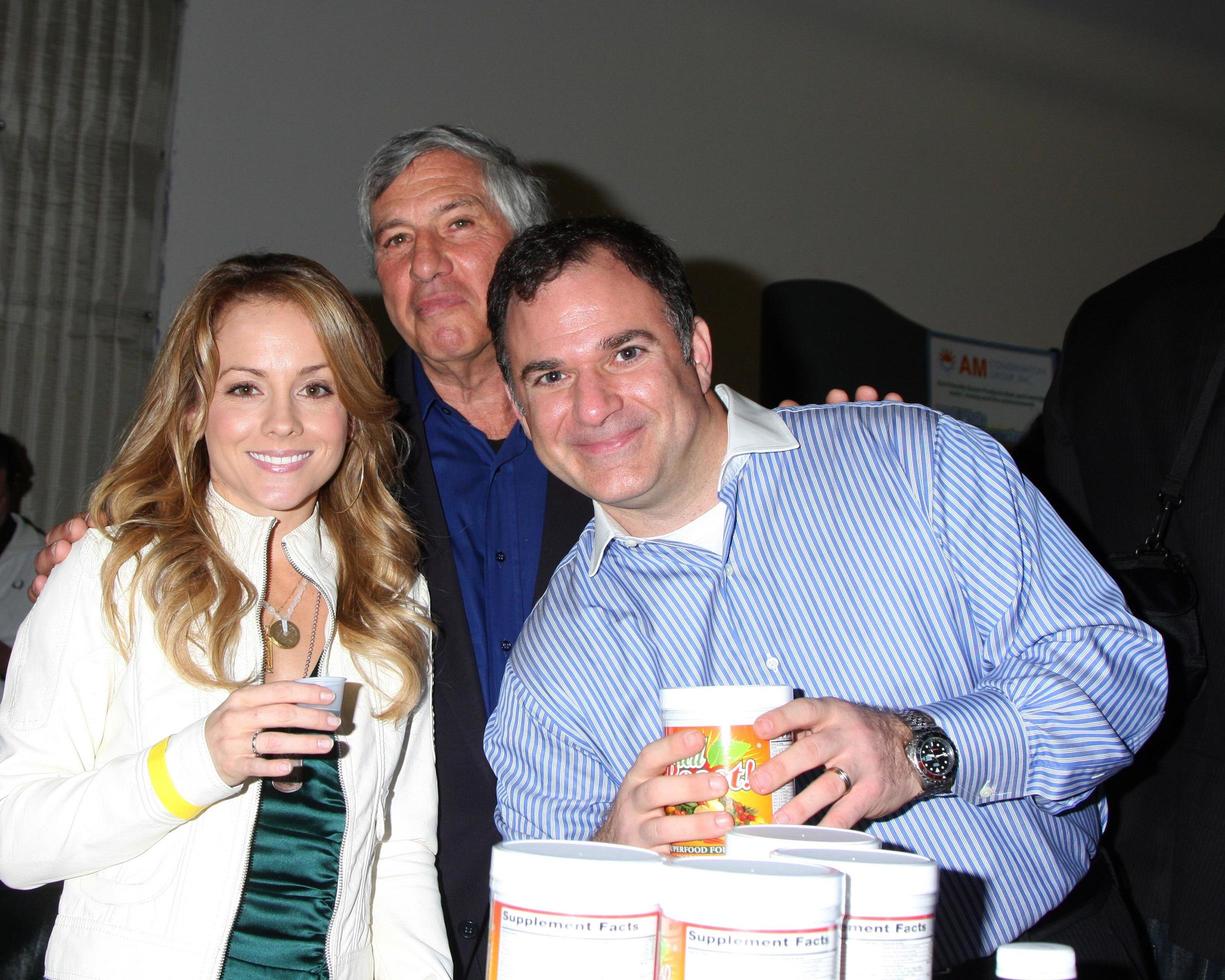 Los Angeles, 20. November - Kelly Stables, Victor Zeines, Gil R. tatarsky in der Connected s celebrity gift suite zur feier der 2010 american music awards in den ben kitay studios am 20. november 2010 in los angeles, ca foto