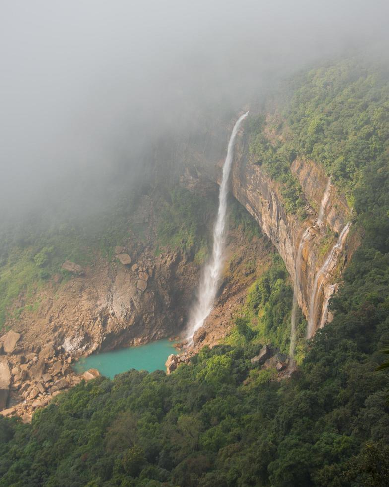 Nohkalikai fällt in Indien foto