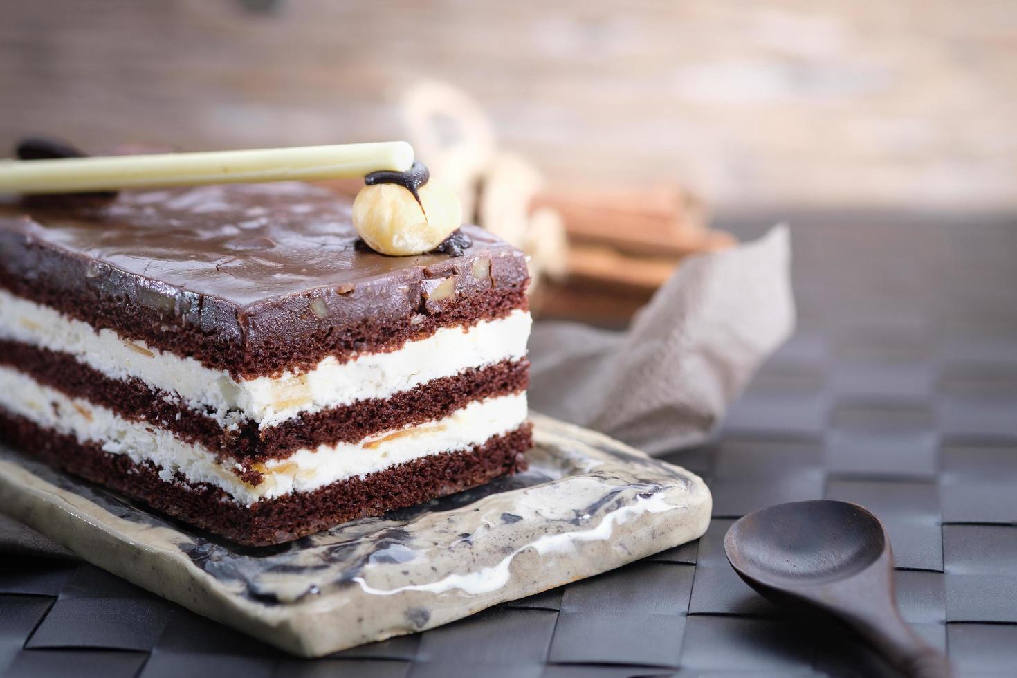 geschichteter Schokoladenkuchen foto