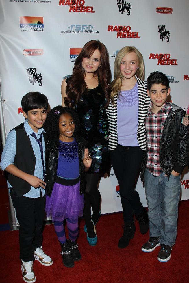 los angeles, feb 15 - skai jackson, debby ryan, karman brar, peyton list, cameron boyce kommen zur radio rebel telefilm premiere im amc citywalk stadium 19 am 15. februar 2012 in los angeles, ca foto