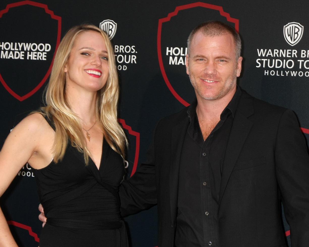 Los Angeles, 14. Juli – Suzanne Quast, Sean Carrigan bei der offiziellen Enthüllung der Warner Bros foto