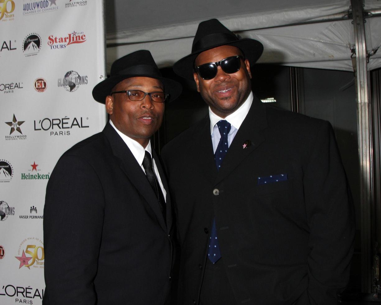 los angeles, nov 3 - terry lewis und jimmy jam james samuel jimmy jam harris iii kommt am hollywood walk of fame 50-jähriges jubiläum in hollywood und highland am 3. november 2010 in los angeles, ca foto