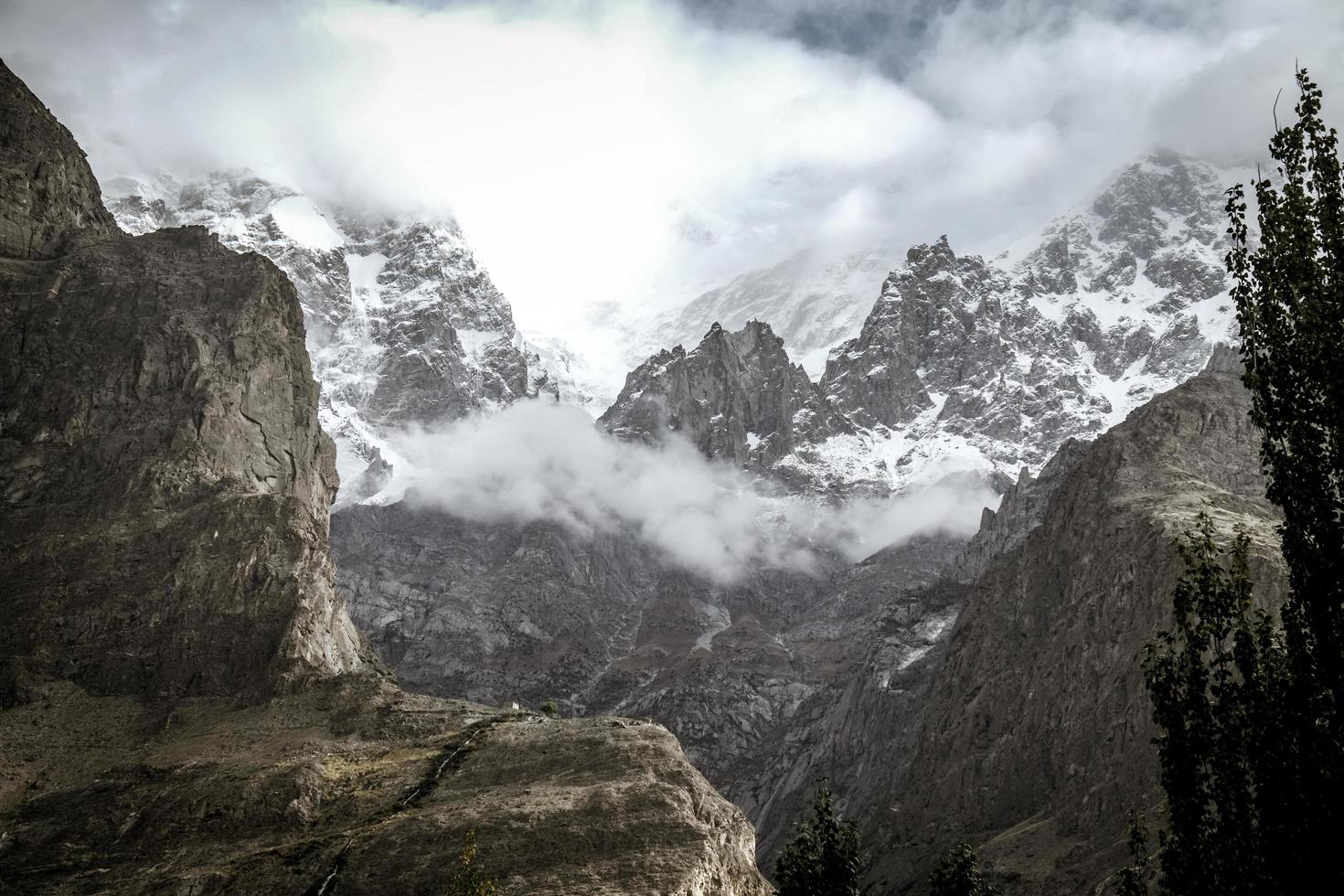 schneebedeckter ultar sar Berg foto