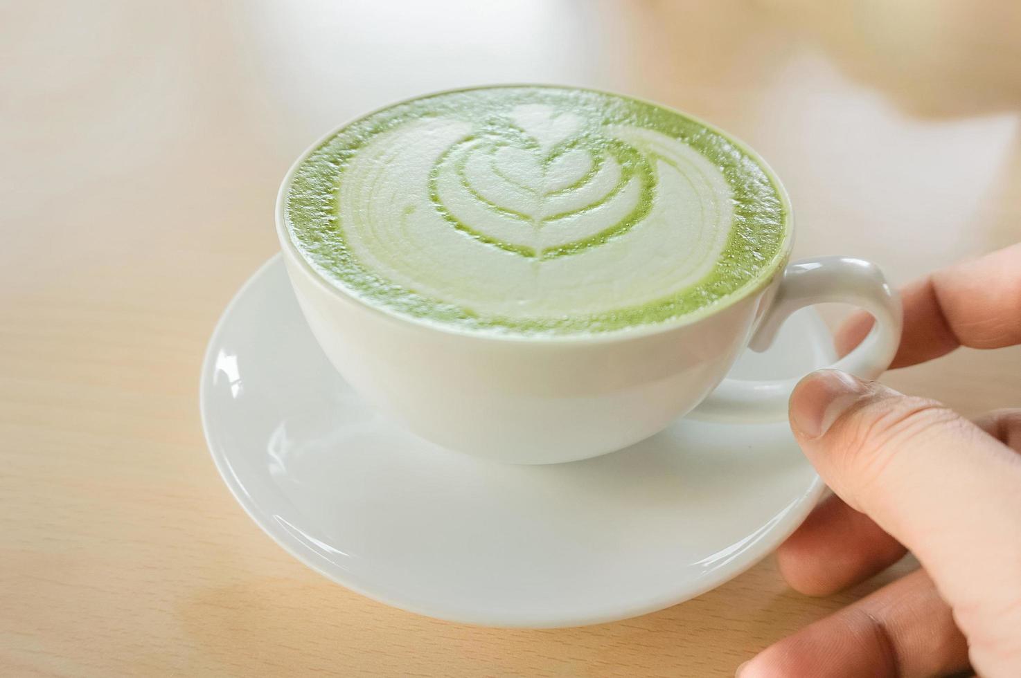 heiße Matcha Grüntee Tasse foto