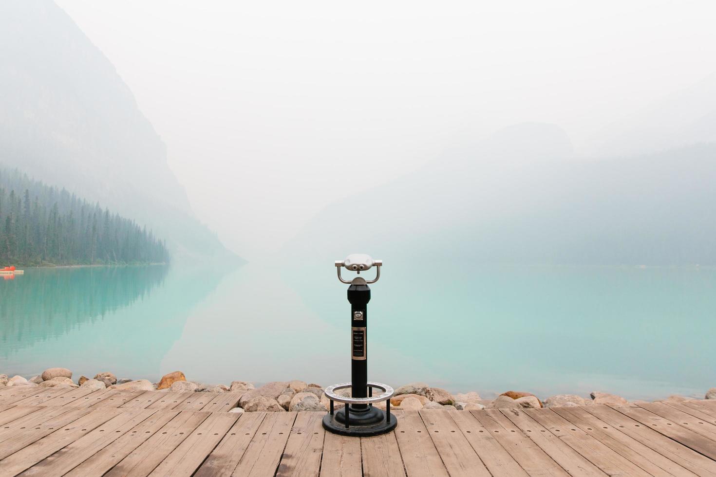 Fernglas am Lake Louise in Kanada foto