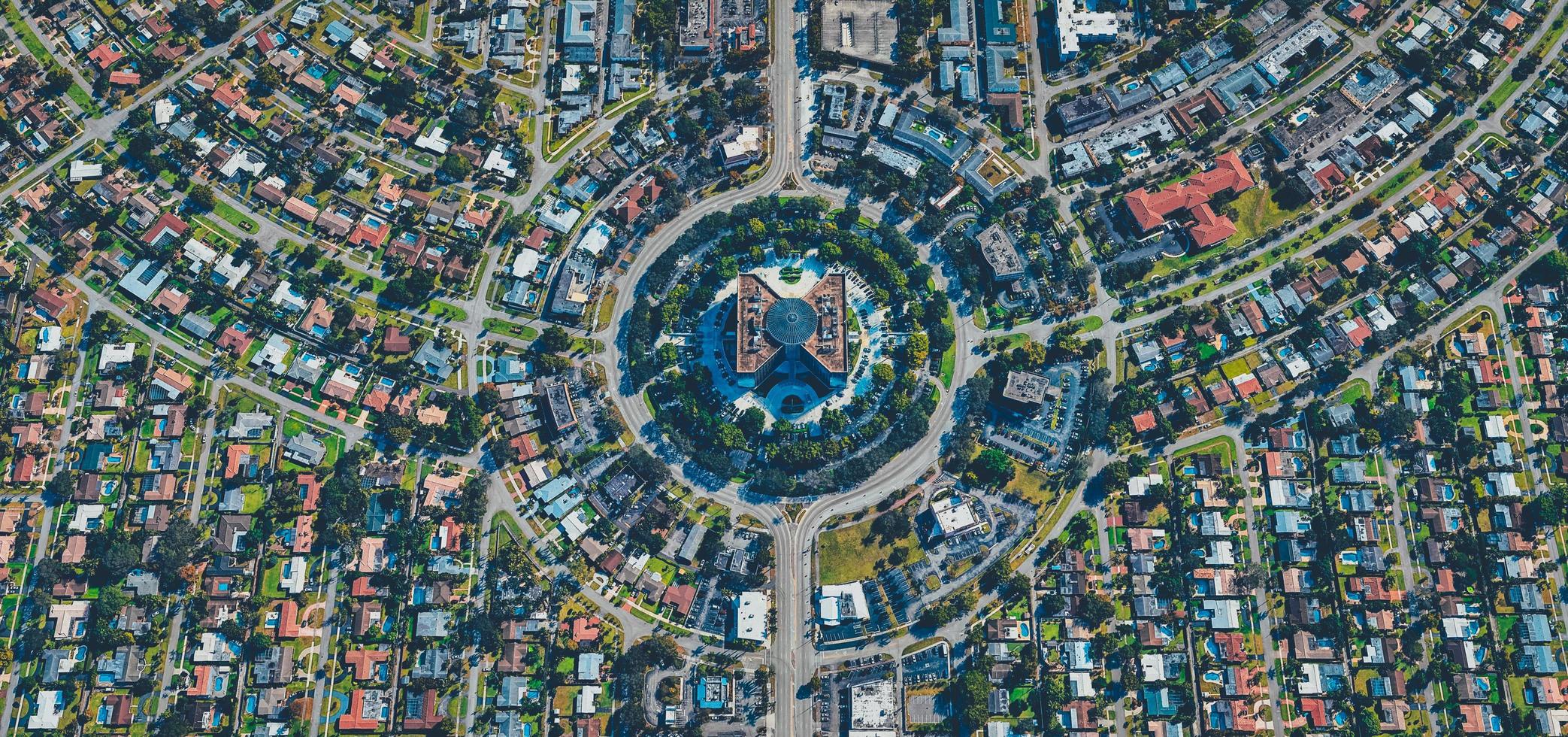 Antenne von Stadt, Straßen und Land foto