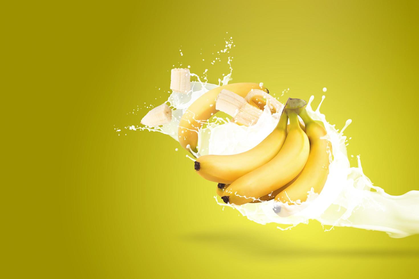Bananen und Milch spritzen foto