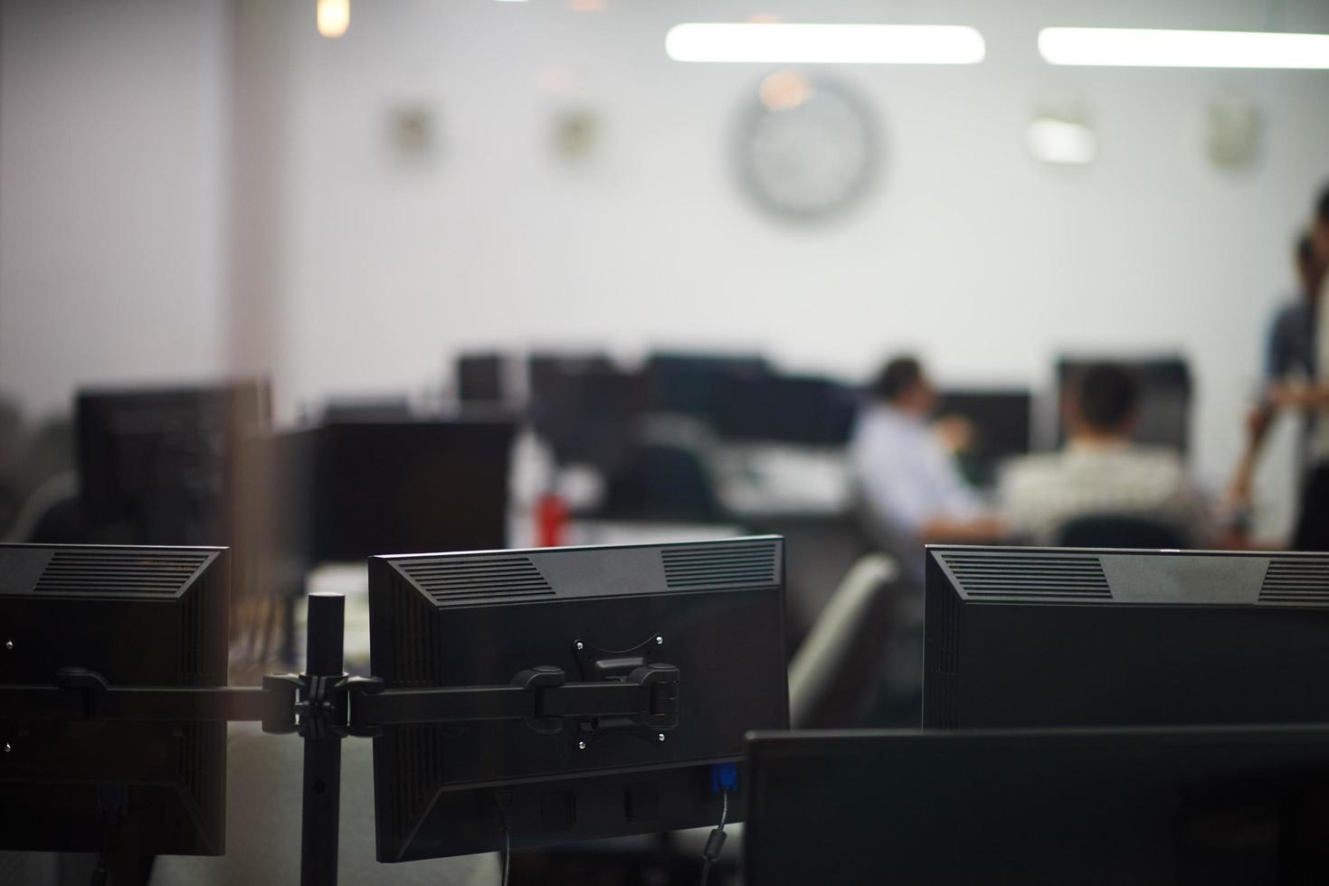 Computer im modernen Büro foto