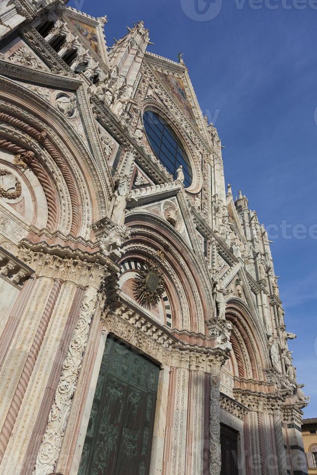 Fassade der Kathedrale von Siena foto