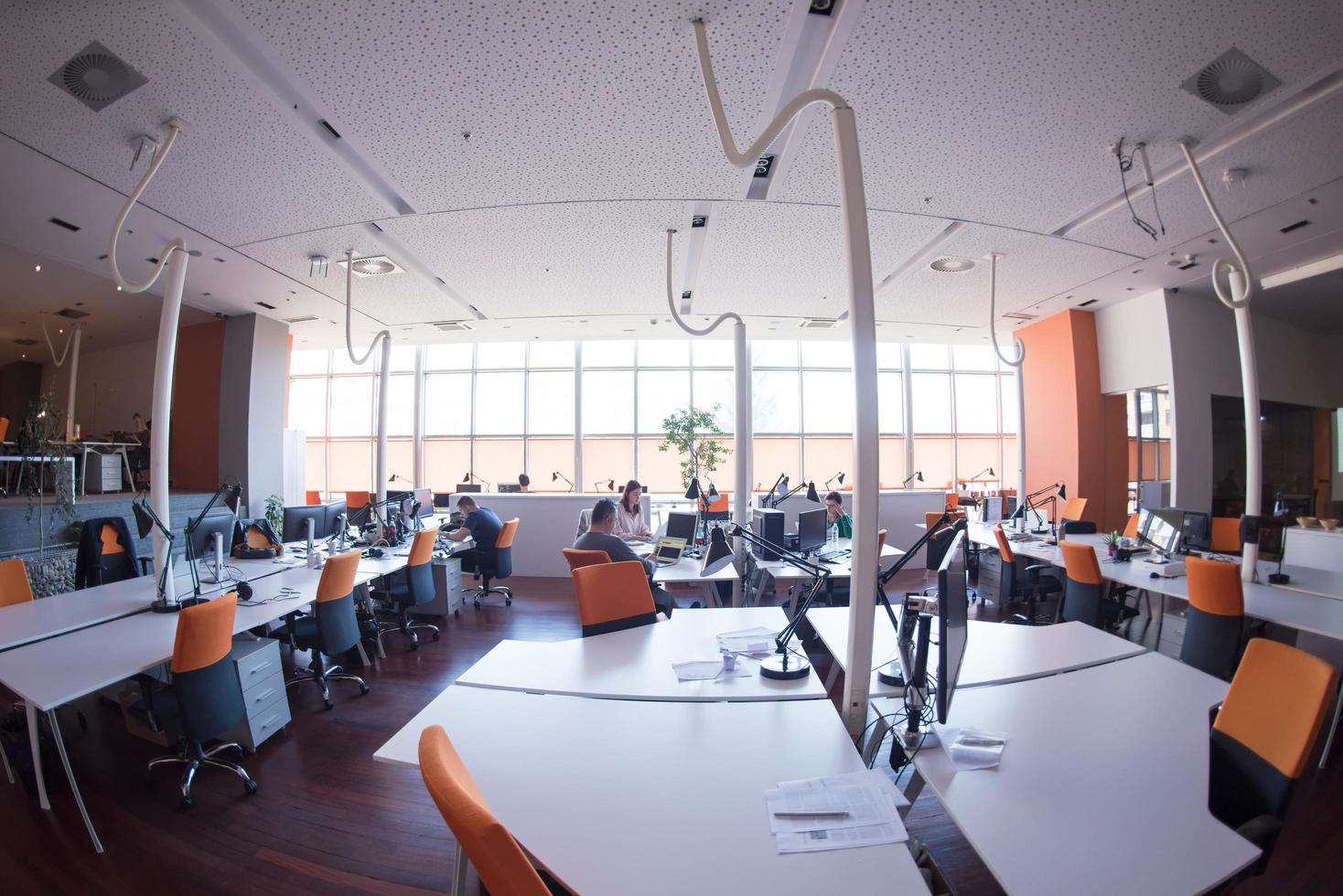 geschäftige Coworking-Büroflächen foto