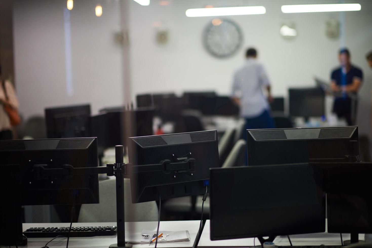 Computer im modernen Büro foto