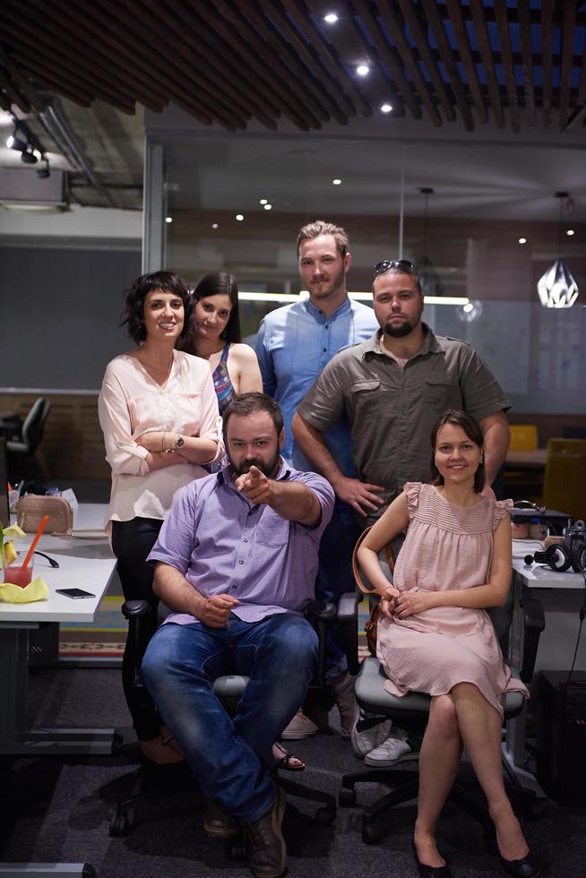 Porträt des Geschäftsteams im modernen Büro foto