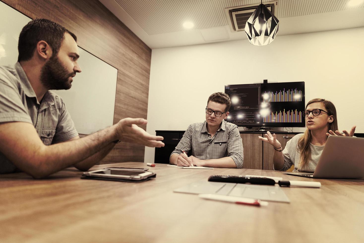 Startup-Business-Team beim Treffen foto