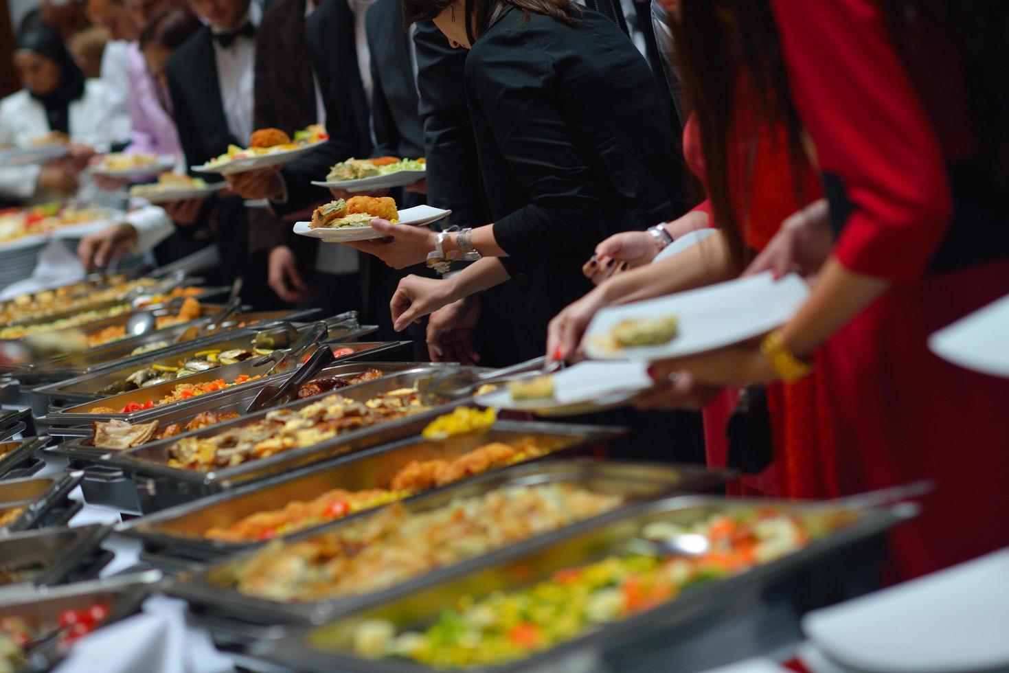 Blick auf das Essen vom Buffet foto