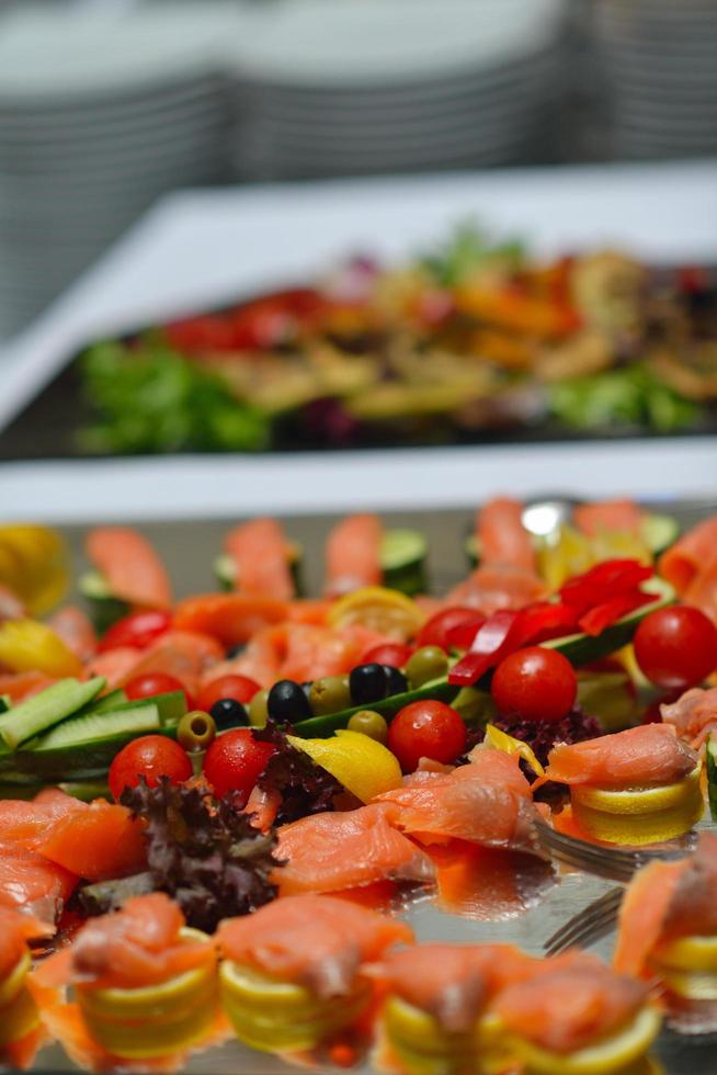 Blick auf das Essen vom Buffet foto