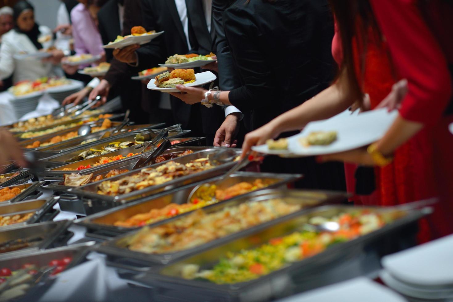 Blick auf das Essen vom Buffet foto