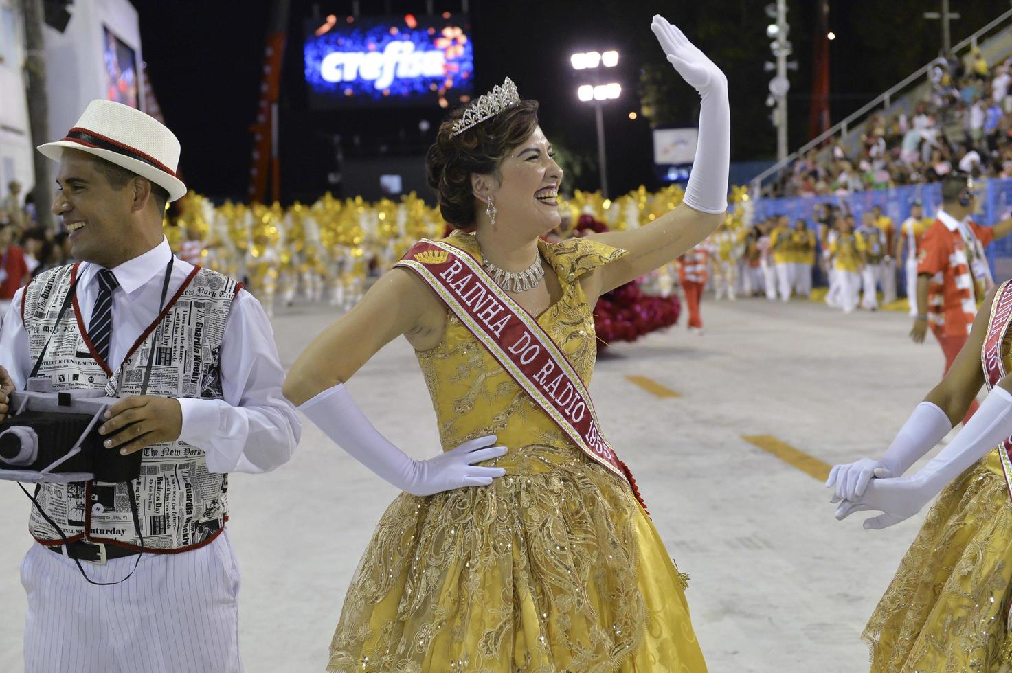 rio de janeiro, rj brasilien - 09. februar 2018 - samba-schulparade im sambodromo. unidos do porto da pedra während des festivals in der marques de sapucai straße. foto