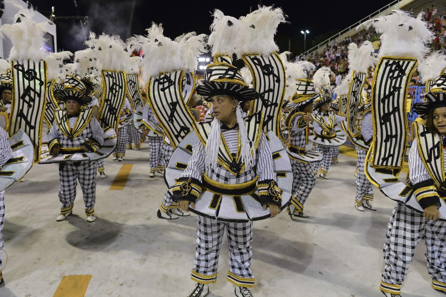 rio de janeiro, rj brasilien - 09. februar 2018 - samba-schulparade im sambodromo. unidos do porto da pedra während des festivals in der marques de sapucai straße. foto