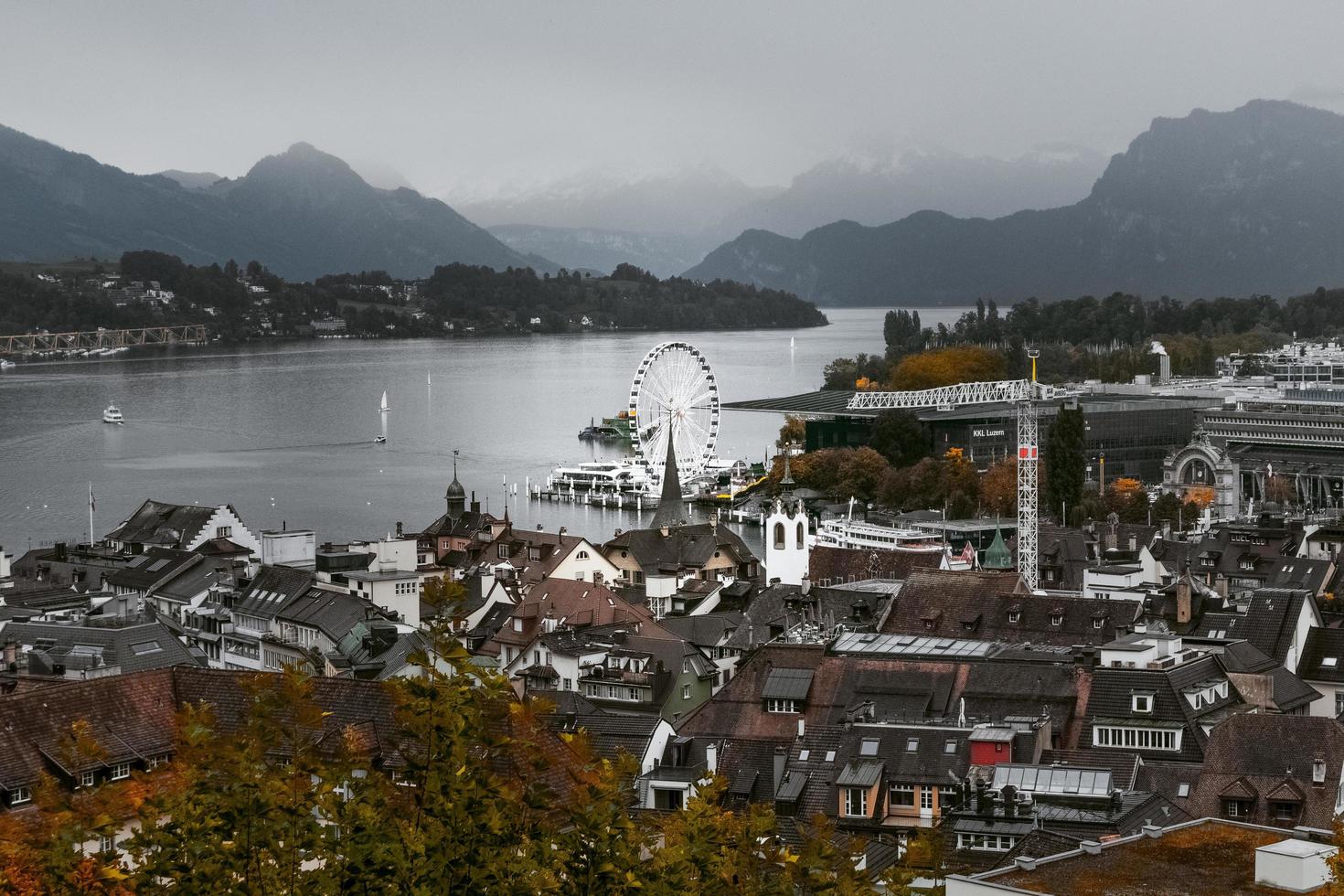 Weitwinkelfotografie von Gebäuden foto