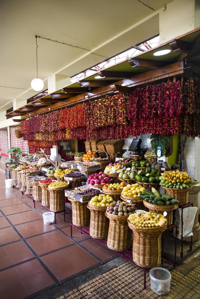 funchal, portugal, 2020 - detail vom mercado dos lavradores, bauernmarkt, in funchal auf der insel madeira, portugal. Marktgebäude wurde von Edmundo Tavares entworfen und 1940 eröffnet. foto