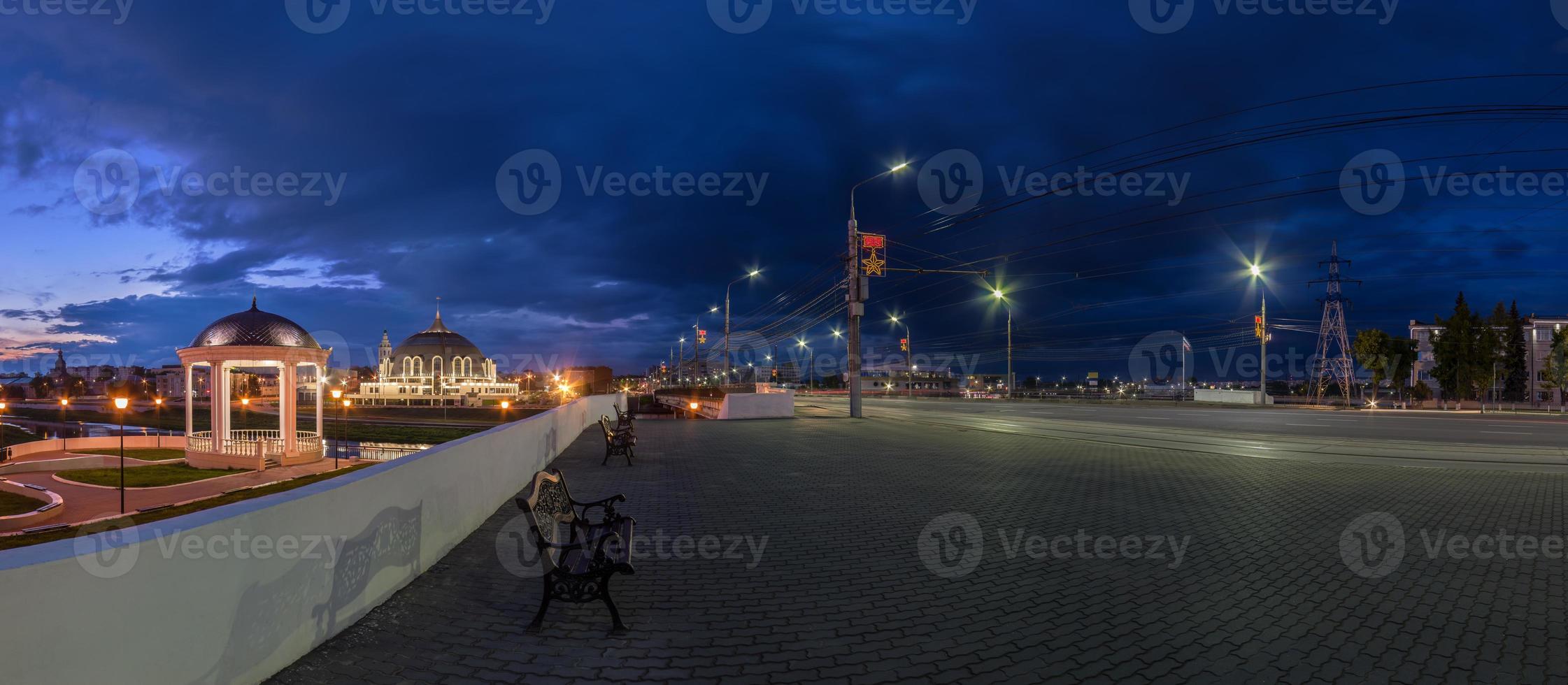 nacht tula street wide angel view mit rotunde, waffenmuseum u foto