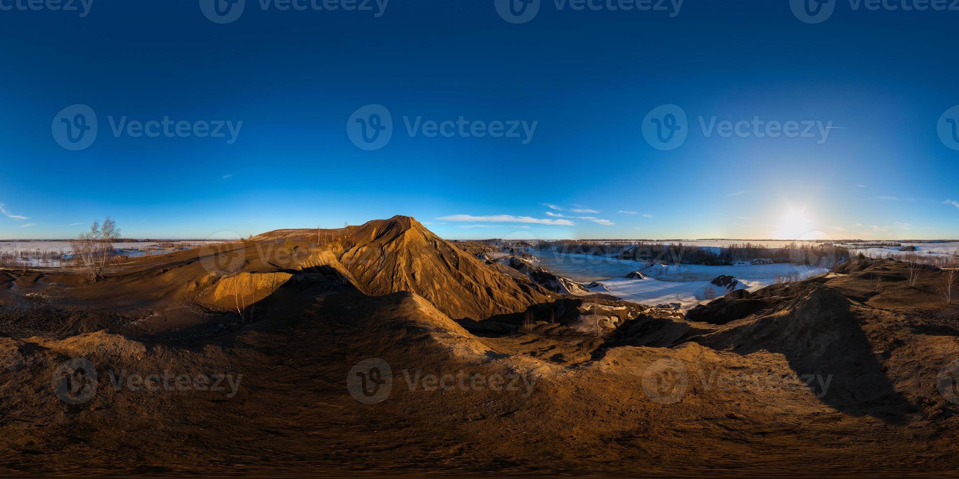 Clay Hills Steinbruch am Zweig Sonnenuntergang sphärisches 360-Grad-Panorama in gleichwinkliger Projektion foto