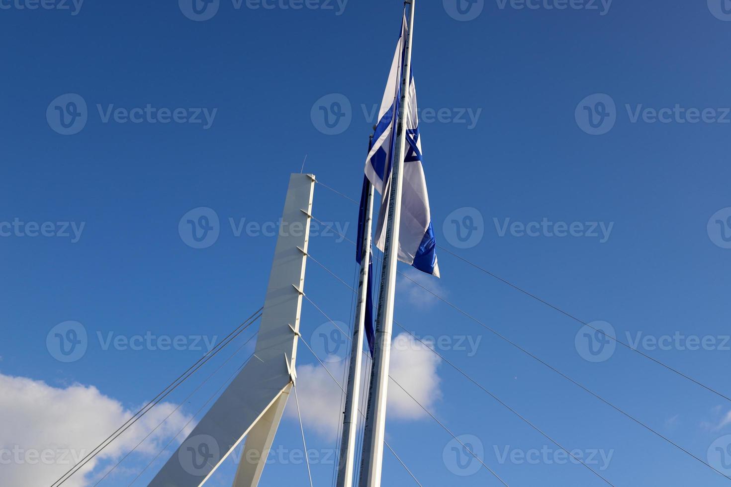 Flagge in einem Stadtpark an der Mittelmeerküste in Israel. foto