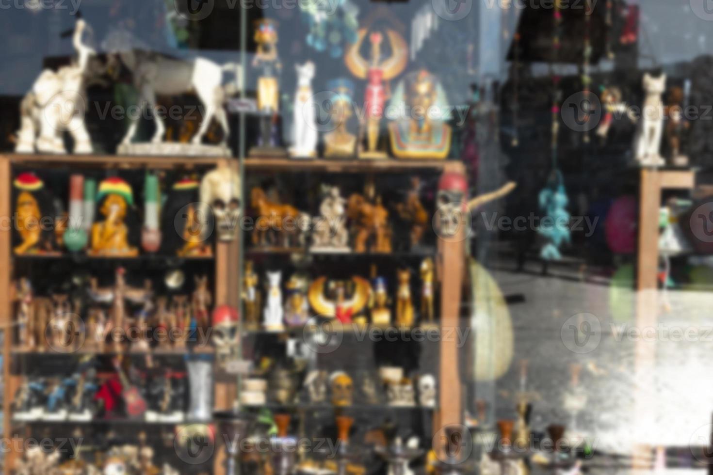 unscharfer hintergrund, schaufenster mit orientalischen souvenirs in ägypten, sharm el sheikh. foto