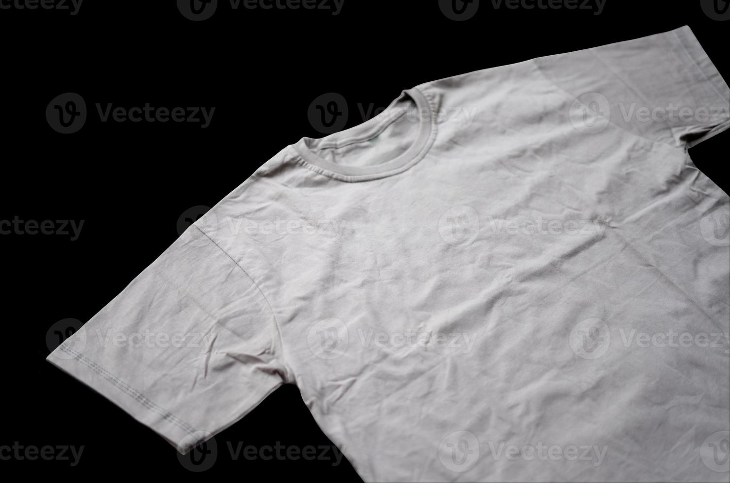 schlichtes T-Shirt für ein Mockup der Platzierung von Designdetails mit Vorderansicht. foto