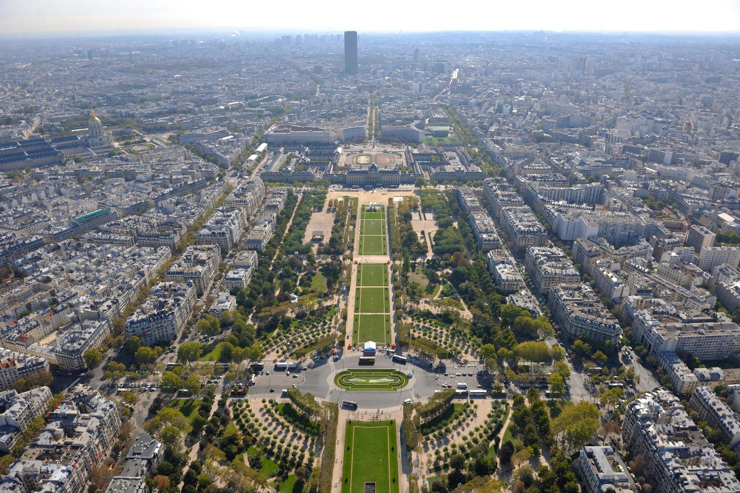 paris, frankreich, 2022 - eiffelturm in paris am tag foto