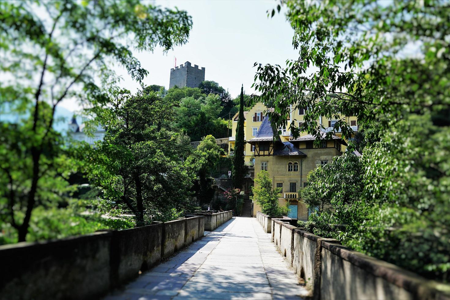 Steinbrücke in Meran foto