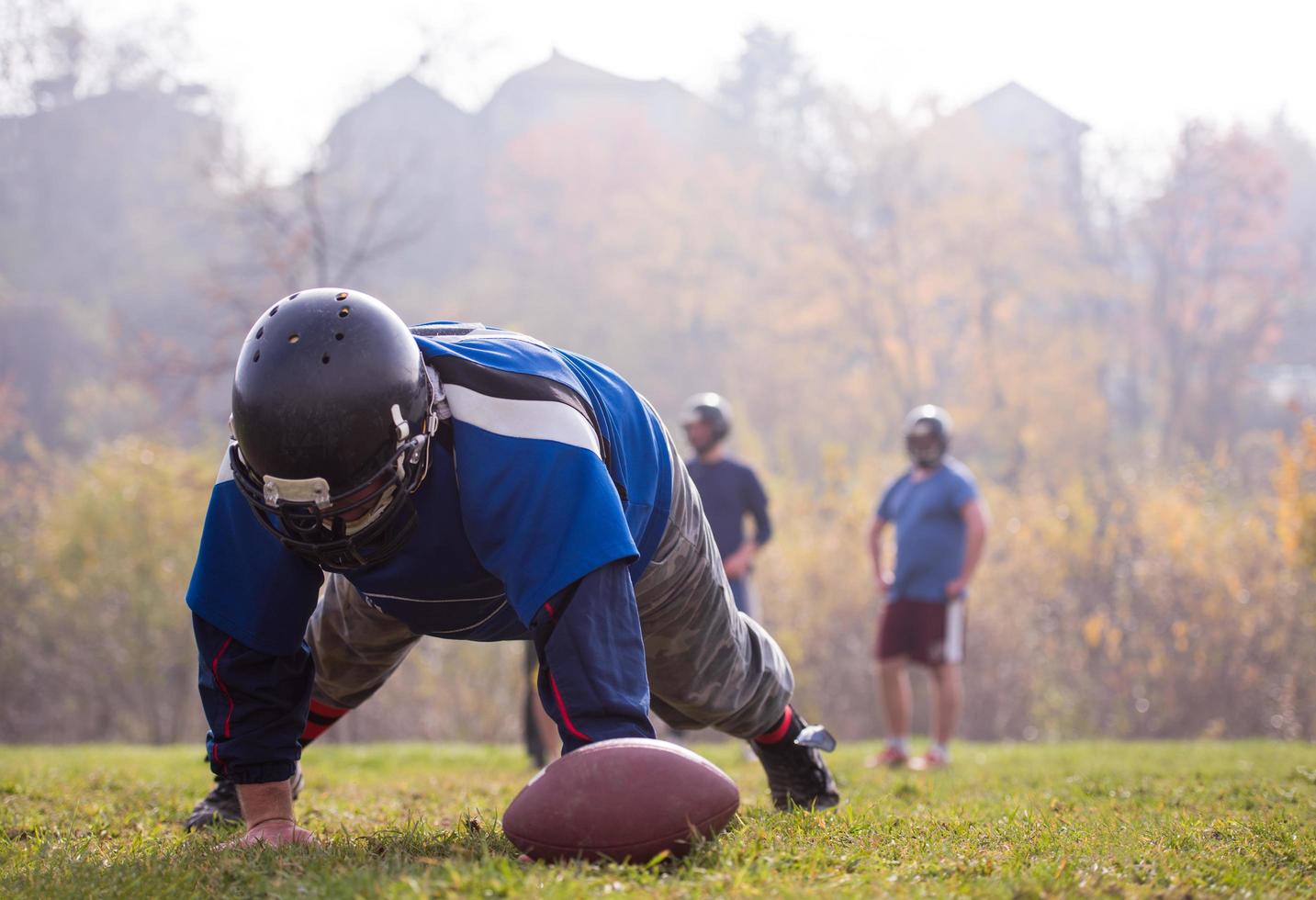 American-Football-Spieler in Aktion foto