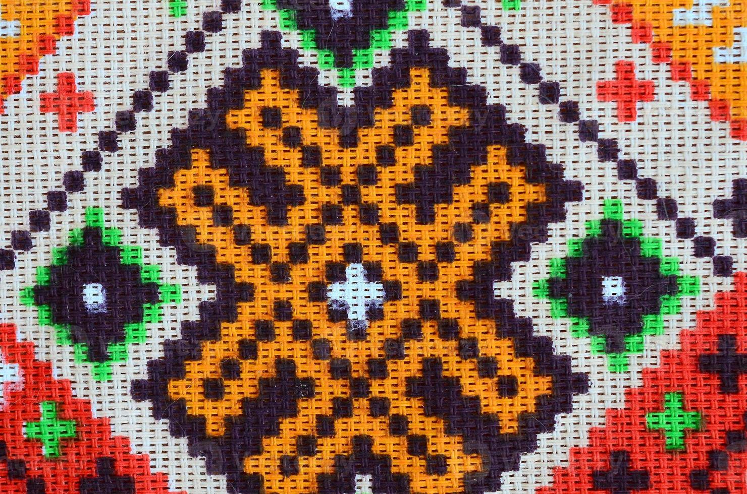 traditionelle ukrainische volkskunst gestricktes stickmuster auf textilgewebe foto