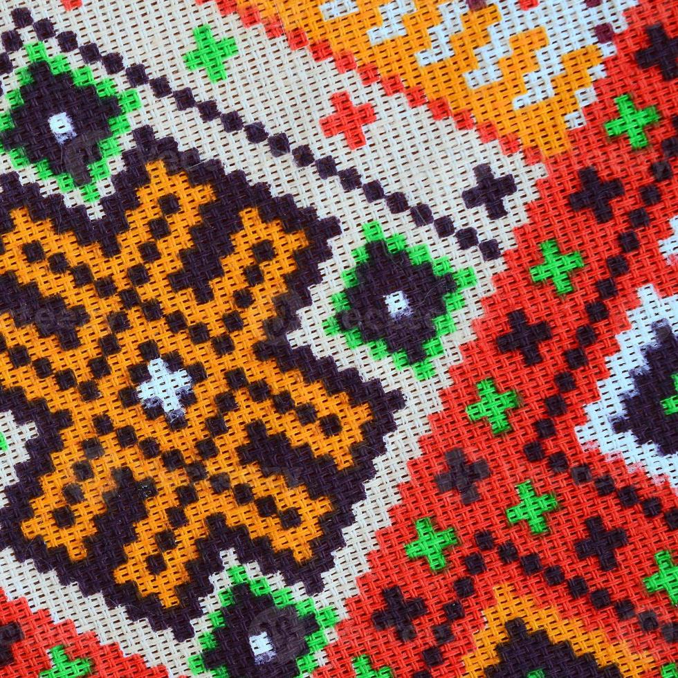 traditionelle ukrainische volkskunst gestricktes stickmuster auf textilgewebe foto