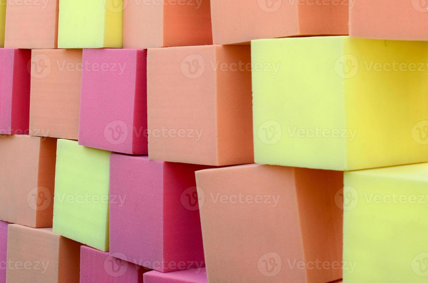 Wand aus Paralon Soft Cubes im Trockenbecken, Trampolin im Kinderzentrum foto