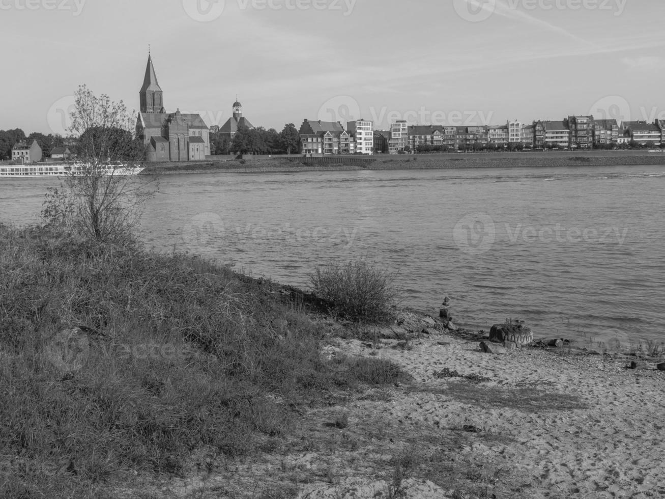 das kleine dorf grieth am rhein foto