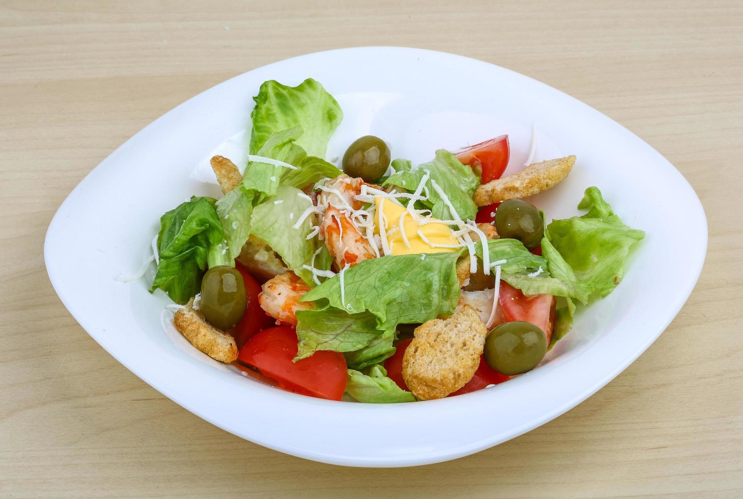 Caesar-Salat auf Holz foto