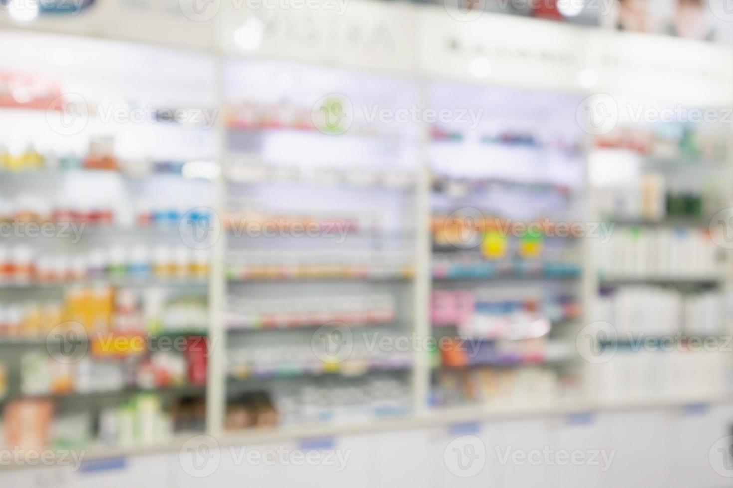 apotheke drogerie verwischen abstrakten hintergrund mit medizin- und vitaminprodukt in den regalen foto